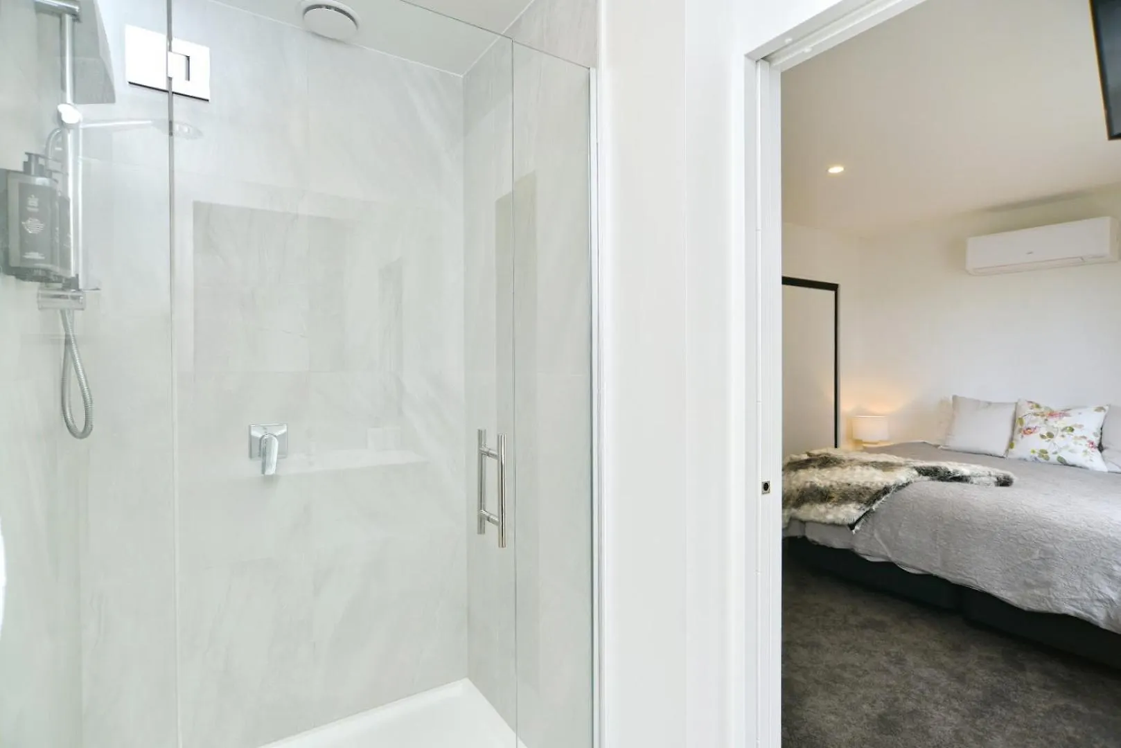 Modern Comfort 2Br Townhouse Near Cbd - Christchurch Holiday Homes 0*,