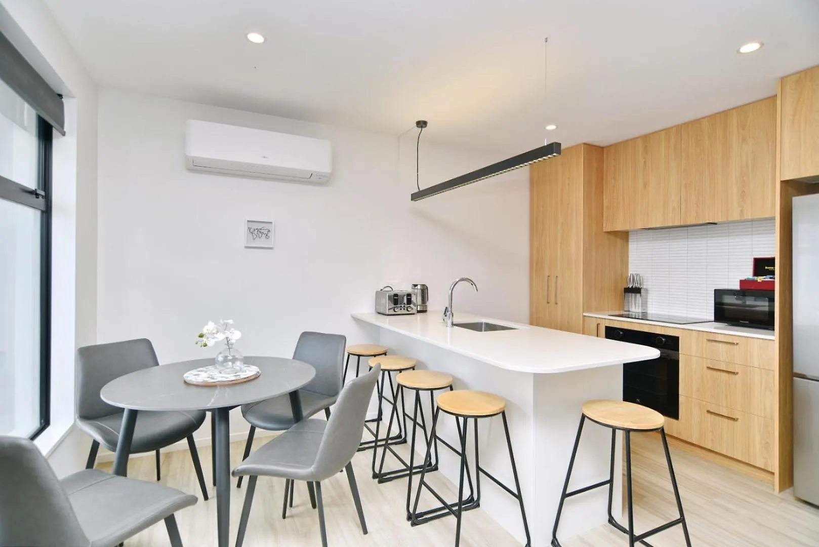 Modern Comfort 2Br Townhouse Near Cbd - Christchurch Holiday Homes