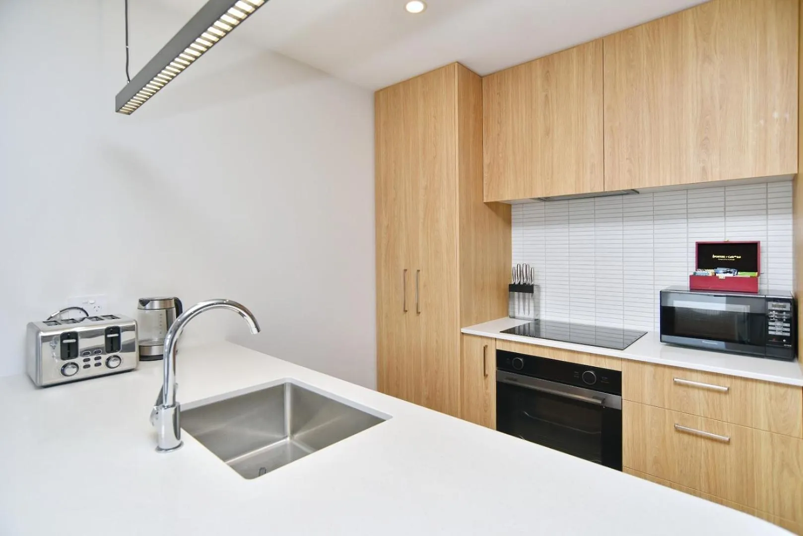 Modern Comfort 2Br Townhouse Near Cbd - Christchurch Holiday Homes