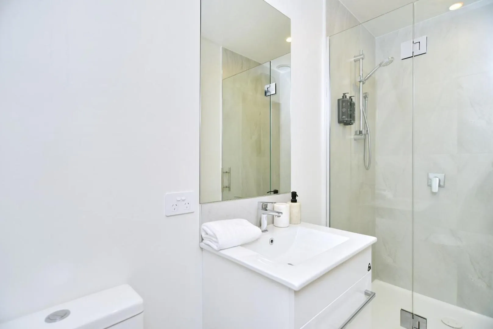 Modern Comfort 2Br Townhouse Near Cbd - Christchurch Holiday Homes