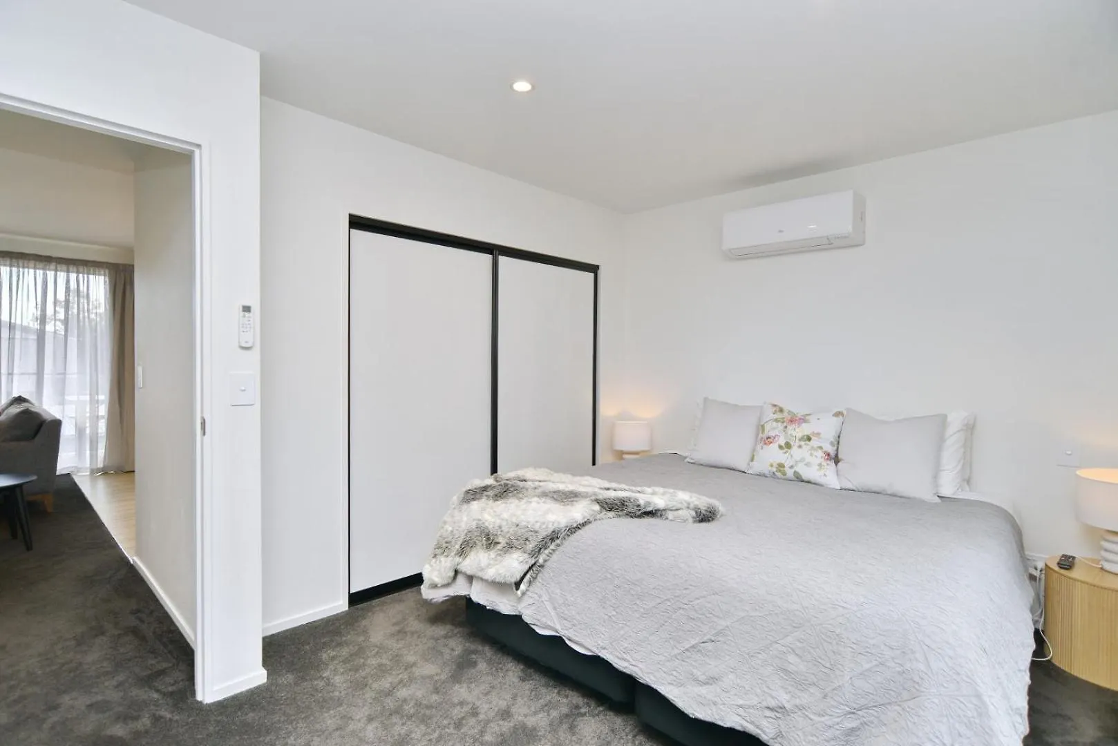 Modern Comfort 2Br Townhouse Near Cbd - Christchurch Holiday Homes