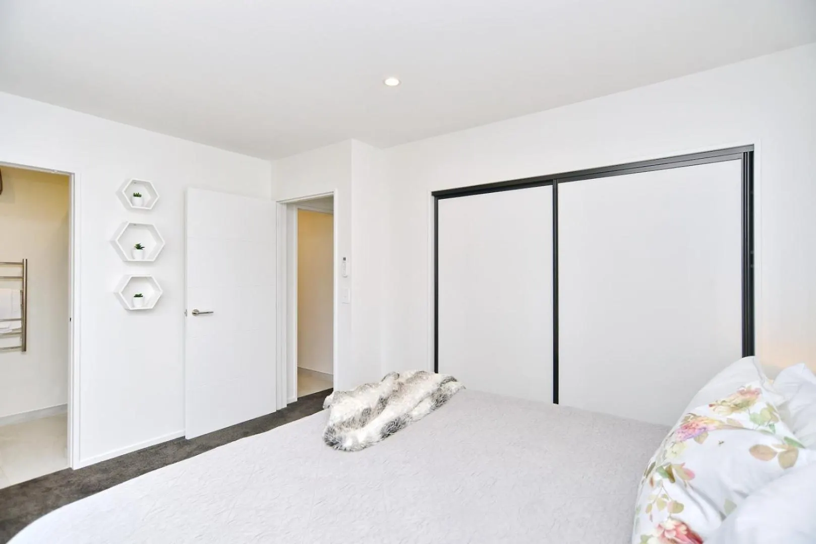 Modern Comfort 2Br Townhouse Near Cbd - Christchurch Holiday Homes 0*,